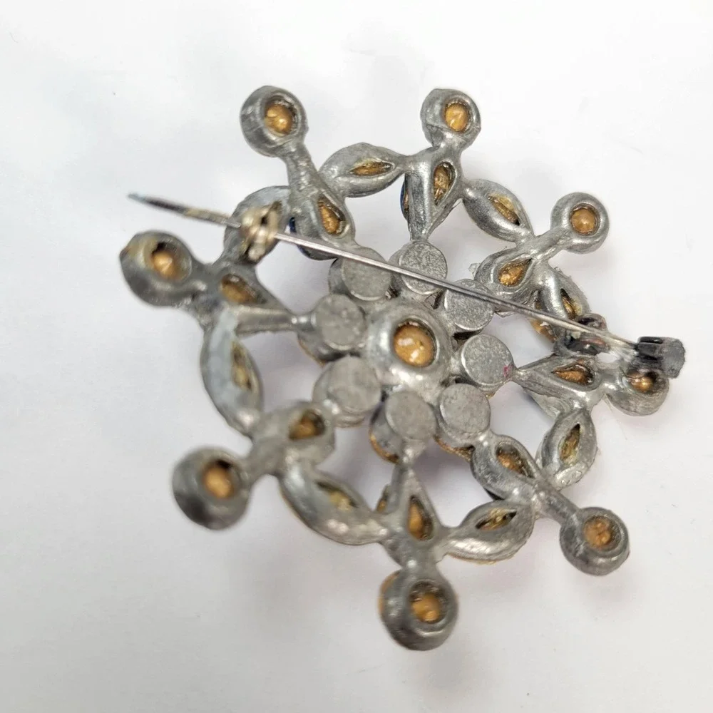 Vintage Pot‎ Metal Brooch Floral Snowflake Blue Clear Rhinestones READ